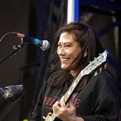 Kim Deal height profile photo