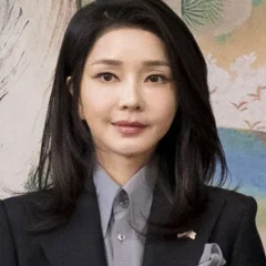 Kim Keon Hee height profile photo