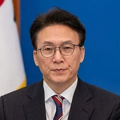 Kim Min-seok (politician) height profile photo