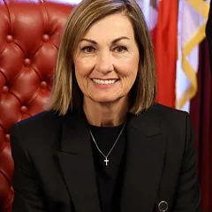 Kim Reynolds height profile photo