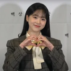 Kim Si-eun (actress, born 1999) height profile photo