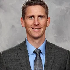 Kris Knoblauch height profile photo