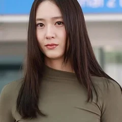 Krystal Jung height profile photo