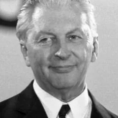 Kurt Georg Kiesinger height profile photo