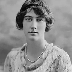 Lady Dorothy Macmillan height profile photo