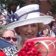 Lady Susan Hussey height profile photo