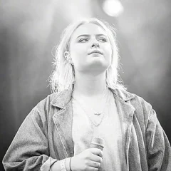 Låpsley height profile photo