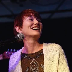 Lari White height profile photo