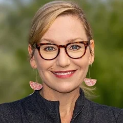 Larissa Waters height profile photo