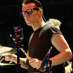 Larry Mullen Jr. height profile photo