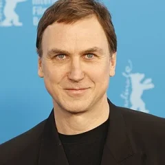 Lars Eidinger height profile photo