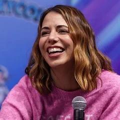 Laura Bailey height profile photo