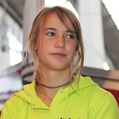 Laura Dekker height profile photo