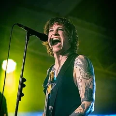 Laura Jane Grace height profile photo
