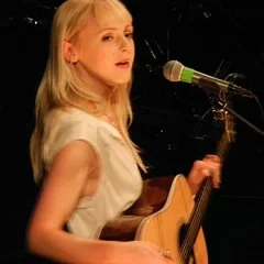 Laura Marling height profile photo