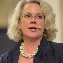 Laura Tingle height profile photo