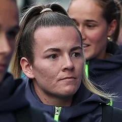Lauren Hemp height profile photo