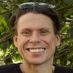 Lauri Love height profile photo