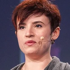 Laurie Penny height profile photo