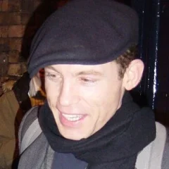 Lee Evans (comedian) height profile photo