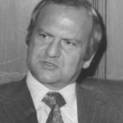 Lee Iacocca height profile photo