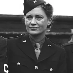 Lee Miller height profile photo