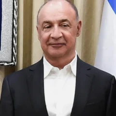 Len Blavatnik height profile photo