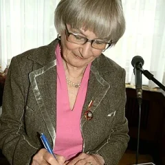 Leonie Ossowski height profile photo