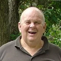 Les Murray (poet) height profile photo