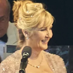 Lesley Garrett height profile photo