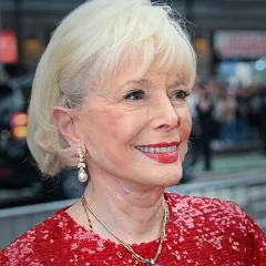 Lesley Stahl height profile photo