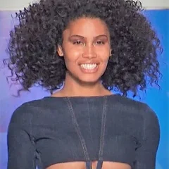 Leyna Bloom height profile photo