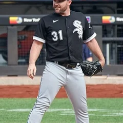 Liam Hendriks height profile photo
