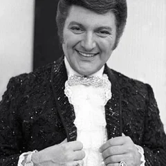 Liberace height profile photo