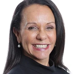 Linda Burney height profile photo