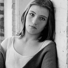 Linda Manz height profile photo