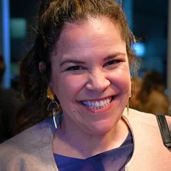 Lindsay Mendez height profile photo