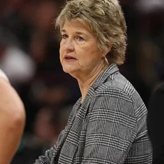 Lisa Bluder height profile photo