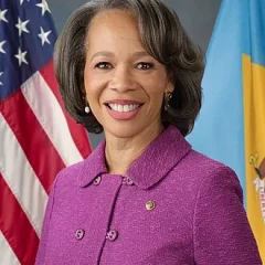 Lisa Blunt Rochester height profile photo