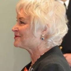 Lisa Harrow height profile photo