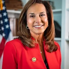 Lisa McClain height profile photo