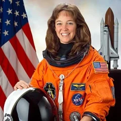 Lisa Nowak height profile photo
