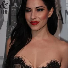 Lisa Origliasso height profile photo