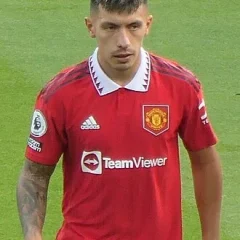 Lisandro Martínez height profile photo