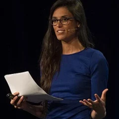 Liz Plank height profile photo