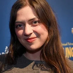 Lizzy McAlpine height profile photo