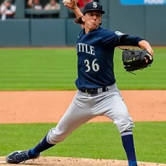 Logan Gilbert height profile photo