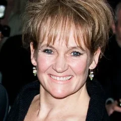 Lorraine Ashbourne height profile photo