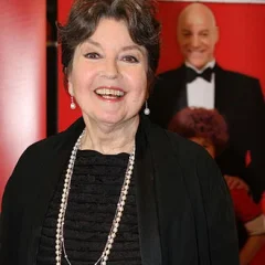 Lorraine Bayly height profile photo