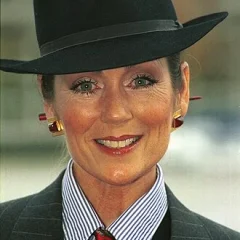 Lorraine Chase height profile photo